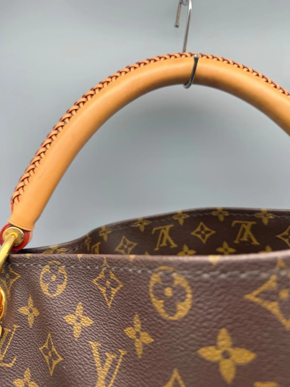 Louis Vuitton Artsy MM - 2016 Model w/Peeling